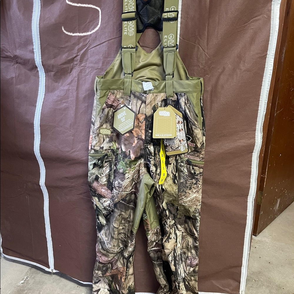 Mossy oak hunting bibs